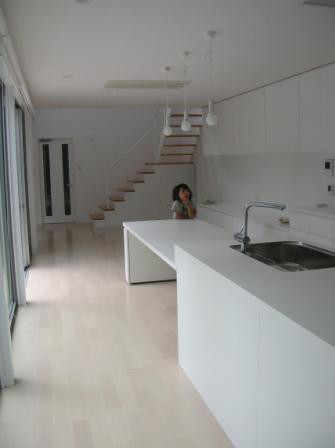 金沢で中庭のある、家事楽アイランドキッチ...