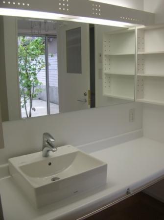 金沢で中庭のある、家事楽アイランドキッチ...