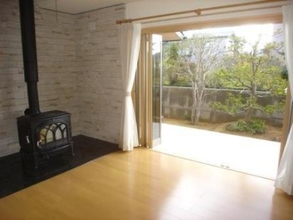 262760_248774441804695_181093_n