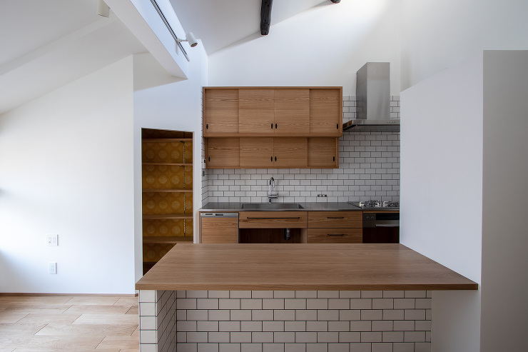 2階リビング|オリジナルデザインキッチン|吹き抜けリビングダイニング