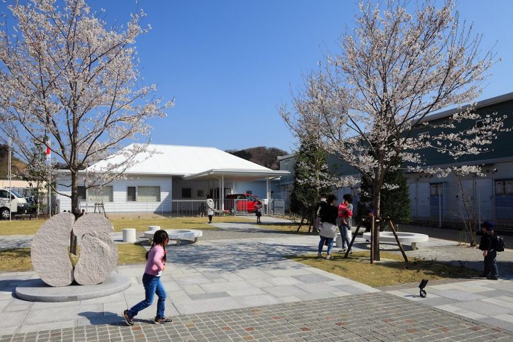 かなや幼稚園 | 屋根いっぱいの空の下、...