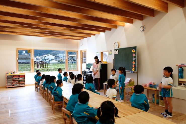 かなや幼稚園 | 屋根いっぱいの空の下、...