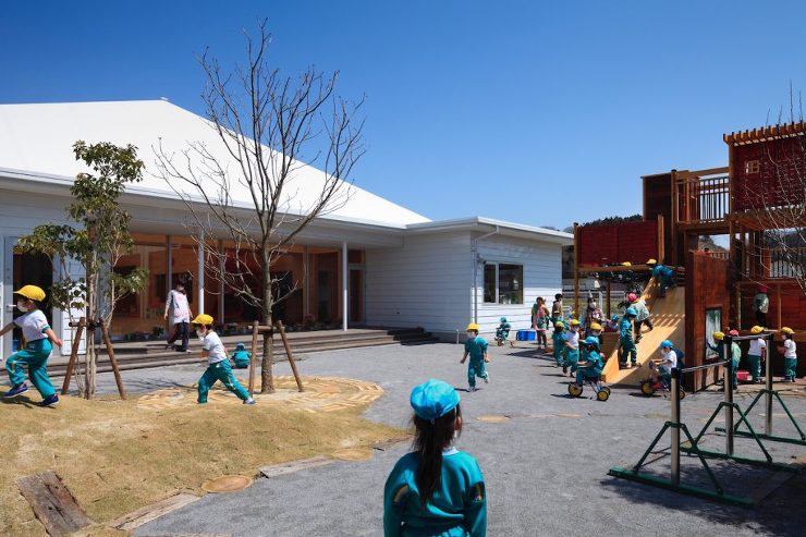 かなや幼稚園 | 屋根いっぱいの空の下、...