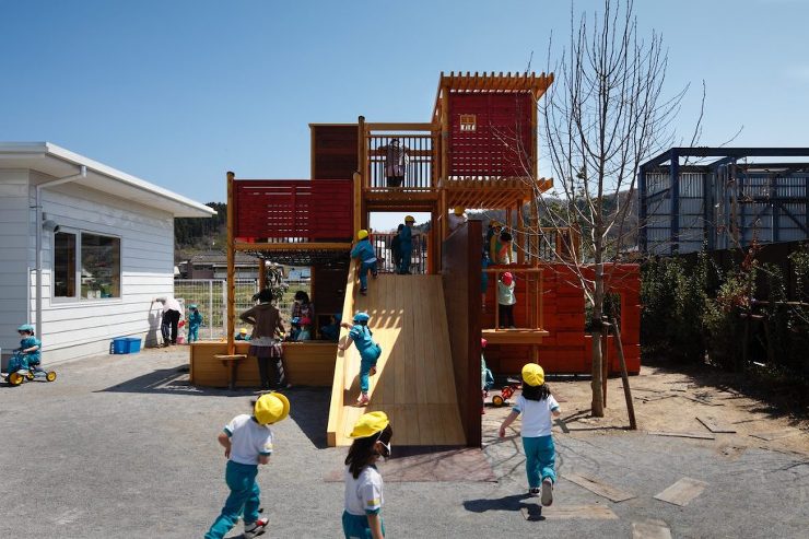 かなや幼稚園 | 屋根いっぱいの空の下、...