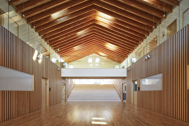 みらいく中村橋園_ホールと大階段