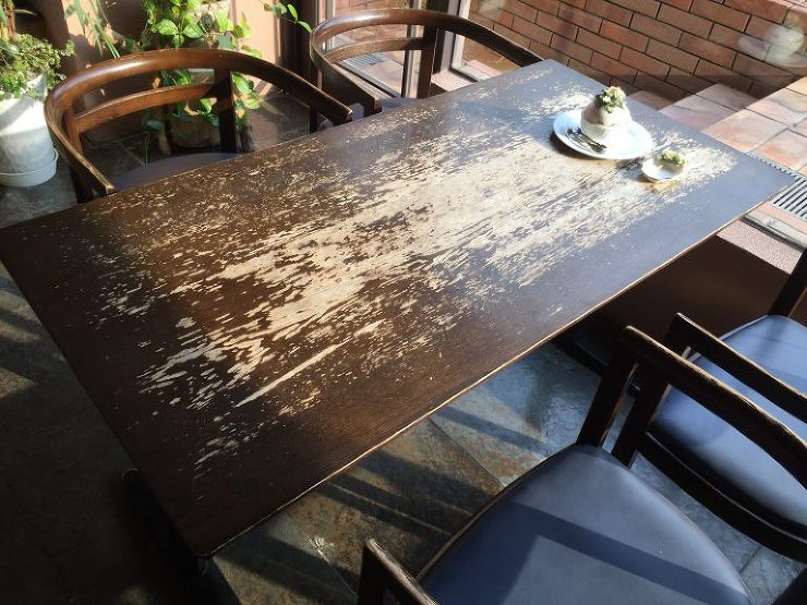 カフェのテーブルとイスの修理 | 家具の...