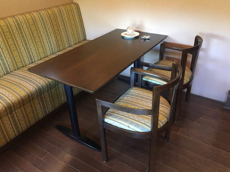 カフェのテーブルとイスの修理 | 家具の...