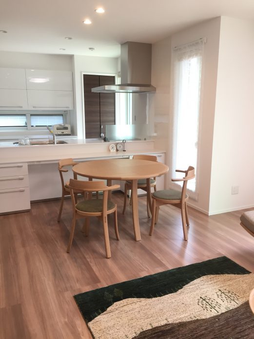 ロングセラーと国産材家具｜カンディハウス...