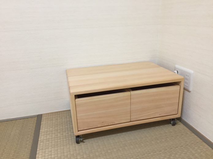 ヒノキクラフト ダイニングテーブルとTV...