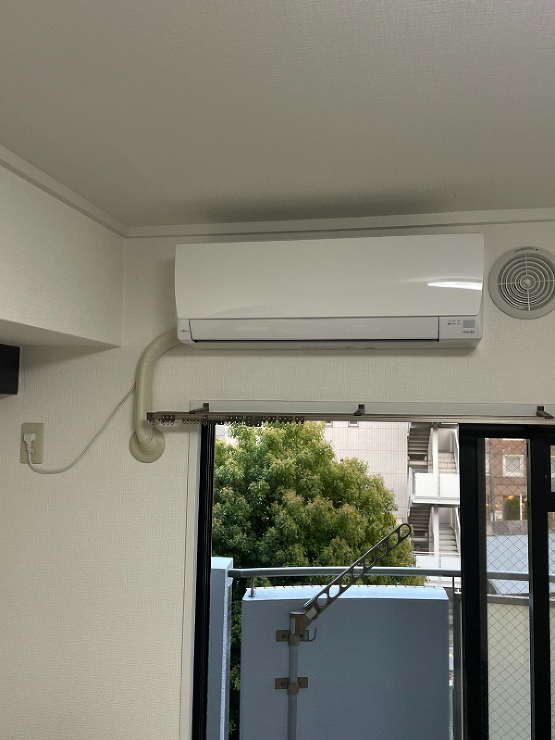 東京都世田谷区　Ｆ様　エアコン（2.2ｋＷ）新品エアコン取り付け工事のご依頼ありがとうございました。