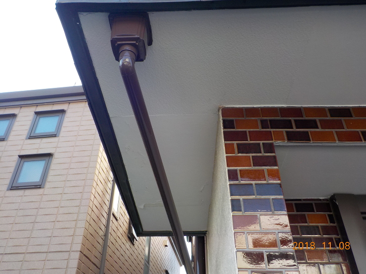 玄関小屋根板金工事｜屋根リフォーム｜岐阜...