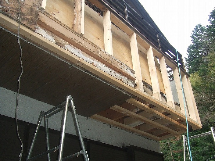 屋根補強、ベランダ改修工事｜外壁リフォー...