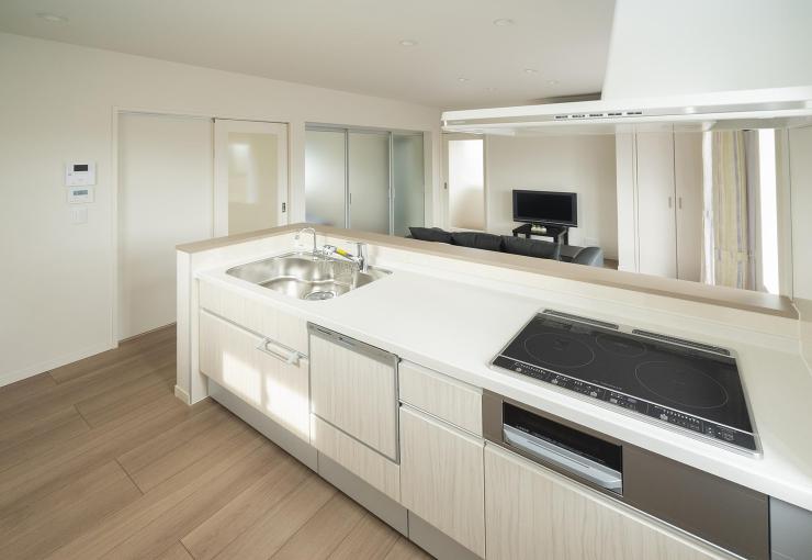 リノベーション│車庫をシンプルに暮らせる...