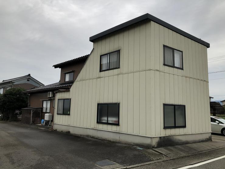 外壁リフォーム│お家と車庫の外壁へリフォ...