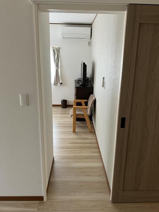 【富山市】トイレ・洋室・玄関の内装リフォーム