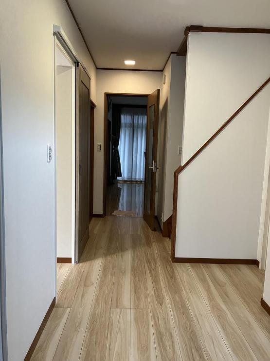 トイレ・洋室・玄関の内装リフォーム/内装...