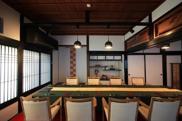 花明りの宿　月の池