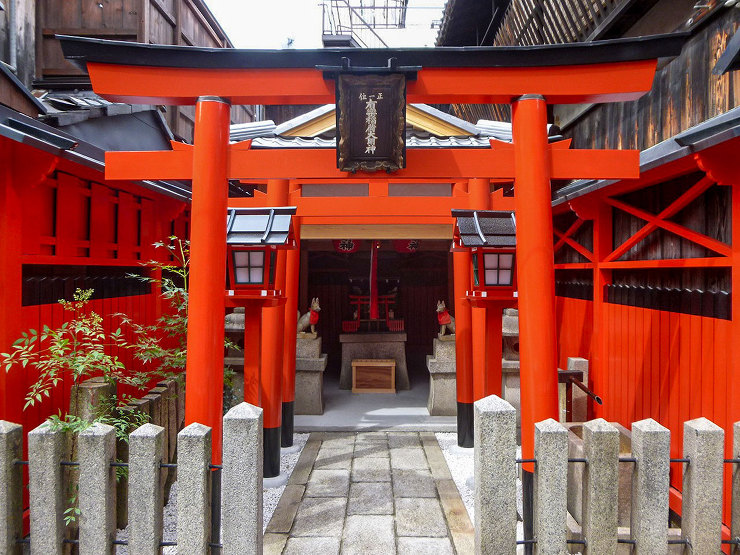 東山祇園　祇園有楽稲荷大明神　改修工事