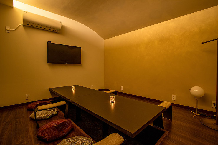 Works＜京都祇園　ラウンジ「MODERN」内装工事＞写真