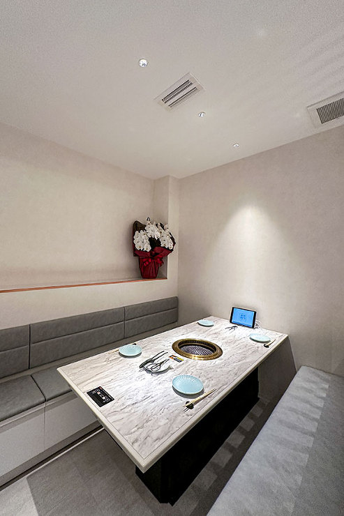 Works＜大阪なんば　築間焼肉 千日前店＞写真