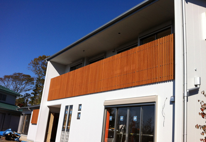 AKMB　笠木付彩木スクリーン手摺MBタイプ