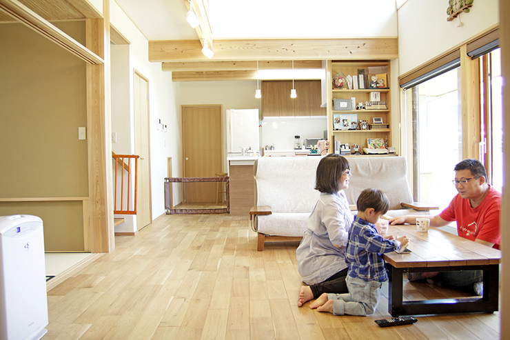 キッチンの奥は水廻り動線が一か所に集まっているので、共働き夫婦の家事の負担が軽減されます。