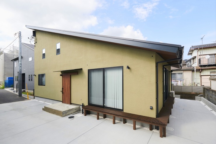 片流れ屋根が印象的な平屋のような外観の画像