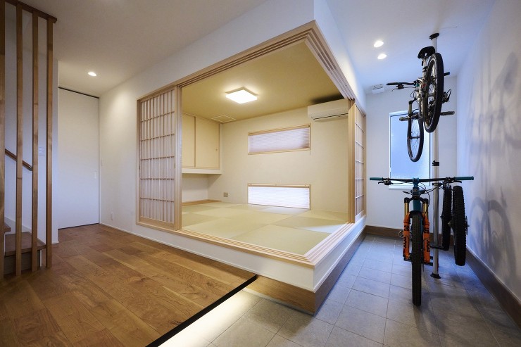 マウンテンバイクを収納できる広い土間玄関の画像