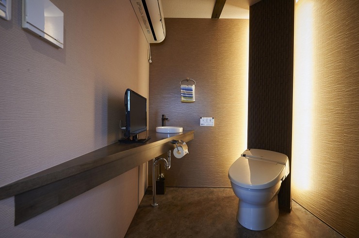 照明やトイレの向きをこだわることでおしゃれ空間に。の画像