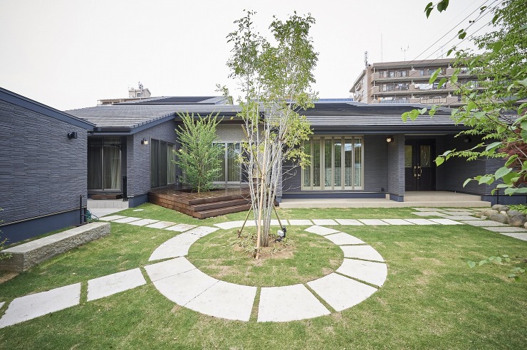 家族を癒すシンボルツリーの画像