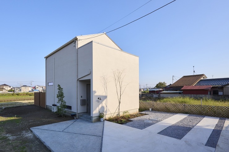 モノトーンカラーのスタイリッシュな外観の画像