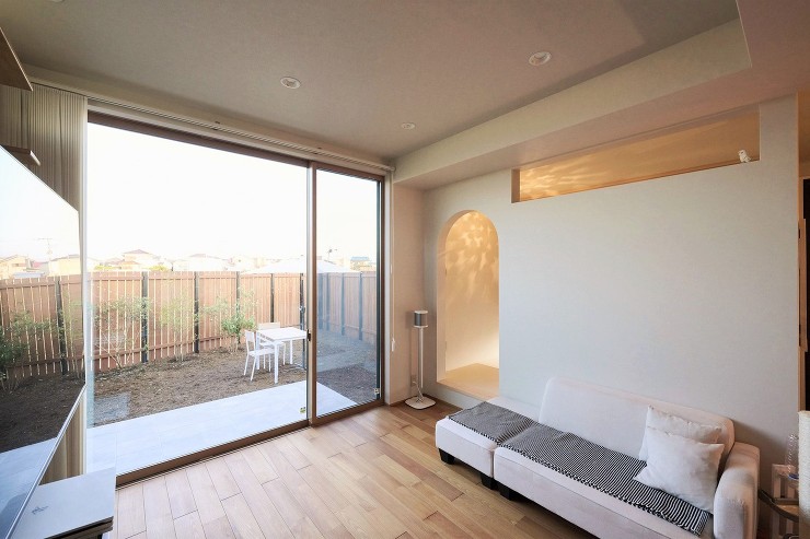 生活空間に広がりを生み出す、内と外が繋がる空間の画像