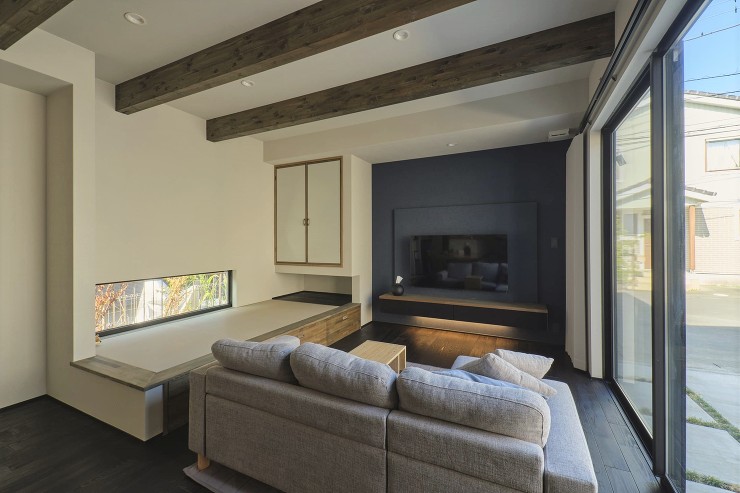 家族団らんの時を過ごすリビング・多彩に使える小上がり畳コーナーの画像