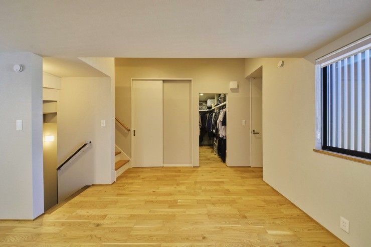 家事動線に考慮した2階洗面室とウォークインクローゼットの画像