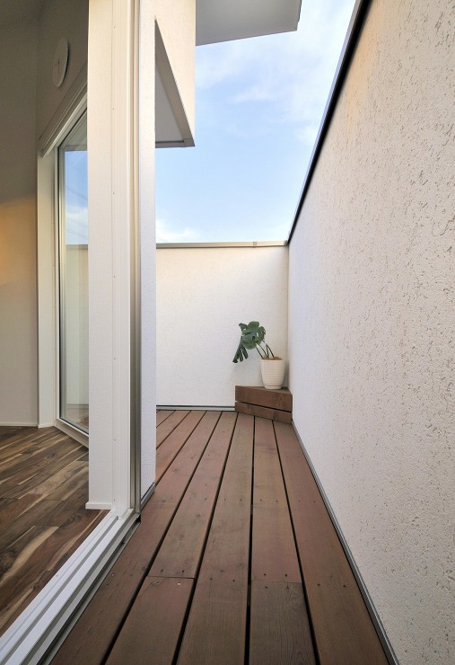 プライバシーに配慮したベランダの画像