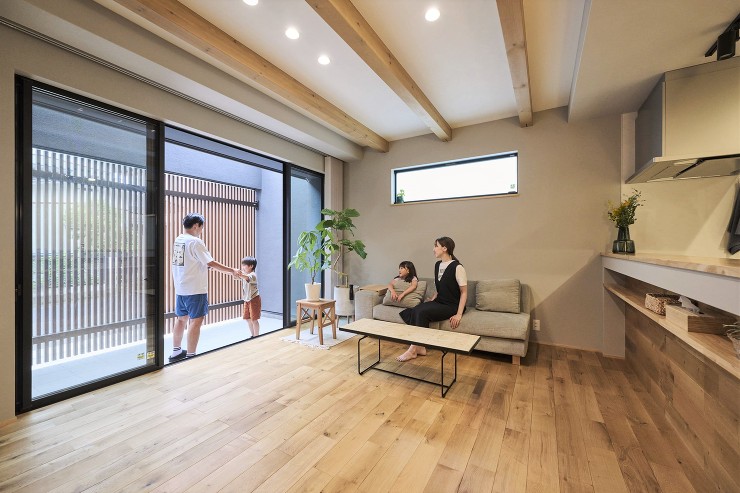 開放感が心地よいインナーテラスのある住まいの画像