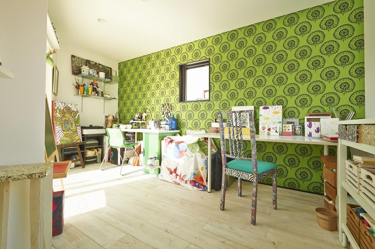 アートチックな壁紙のアトリエの画像