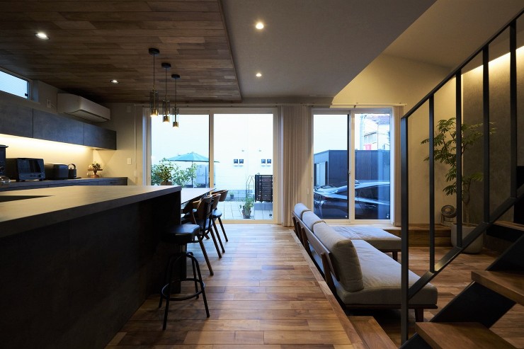 心地よさに包まれるシンプルモダンな家の画像