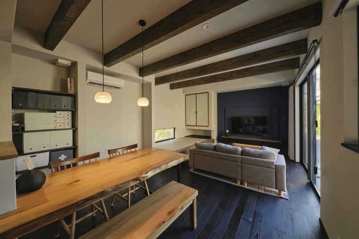 古きよき和と現代美が協奏する和モダンな家の画像