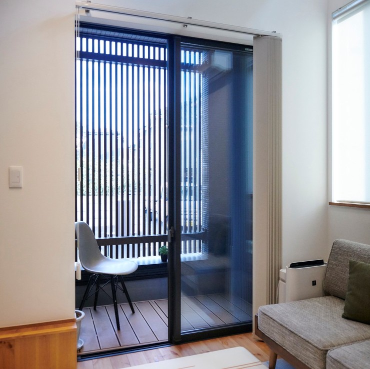 インナーテラスのある小さな家の画像