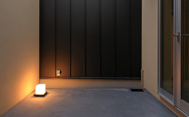 ねことひきこもる家　ポーチ