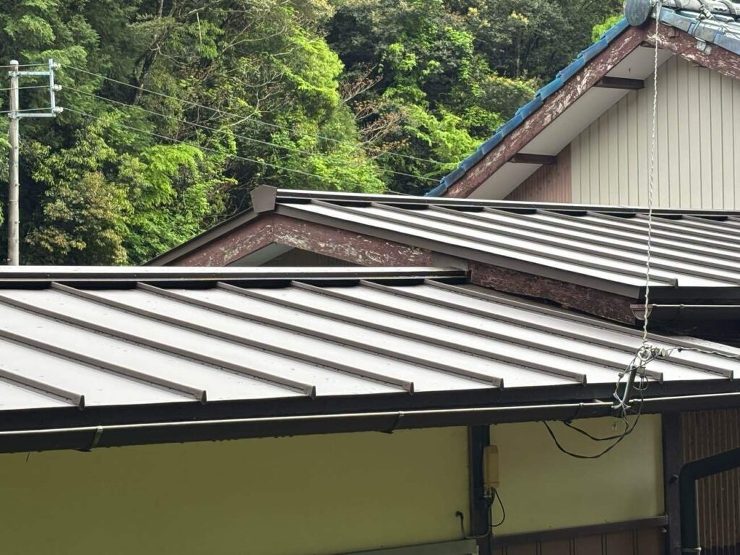 色褪せやサビが出てきた金属製屋根の張り替えリフォーム