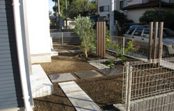 ヴァリアス・ガーデンズの施工例[ガーデン＋リフォームガーデン工事]伊勢原市小稲葉O様邸お庭・ガーデン工事完成写真4