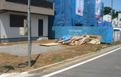 ヴァリアス・ガーデンズの施工例外構工事[オープンスタイル外構＋デッキフェンス＋植栽]伊勢原市粟窪K様邸外構・エクステリア・植栽工事着工前写真2