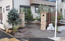 ヴァリアス・ガーデンズの施工例外構工事[オープンスタイル＋デッキフェンス＋植栽]伊勢原市粟窪K様邸外構・エクステリア・植栽工事完成写真11