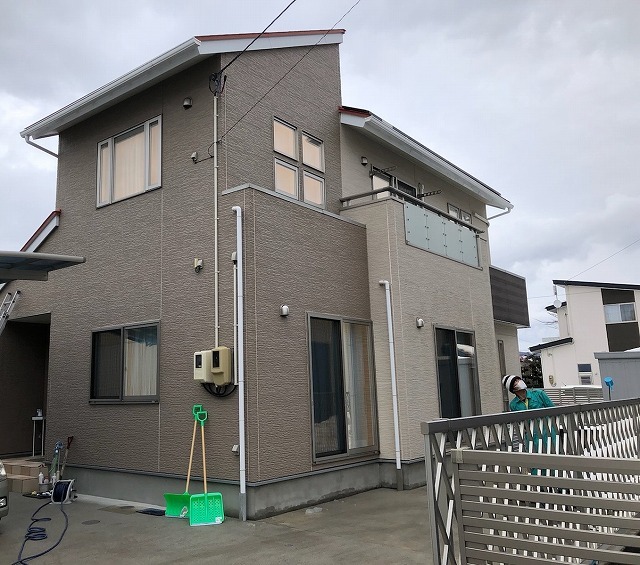 【一関市】築10年、外壁のコケと汚れに応えてくれたのが北日本外装さん。東日本ハウスの家が外壁塗装でリフレッシュされました！