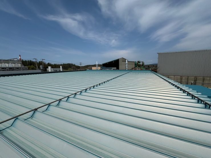 【秋田県】機械室のオーバーヒート対策にサーモバリアスカイ工法を施工しました。