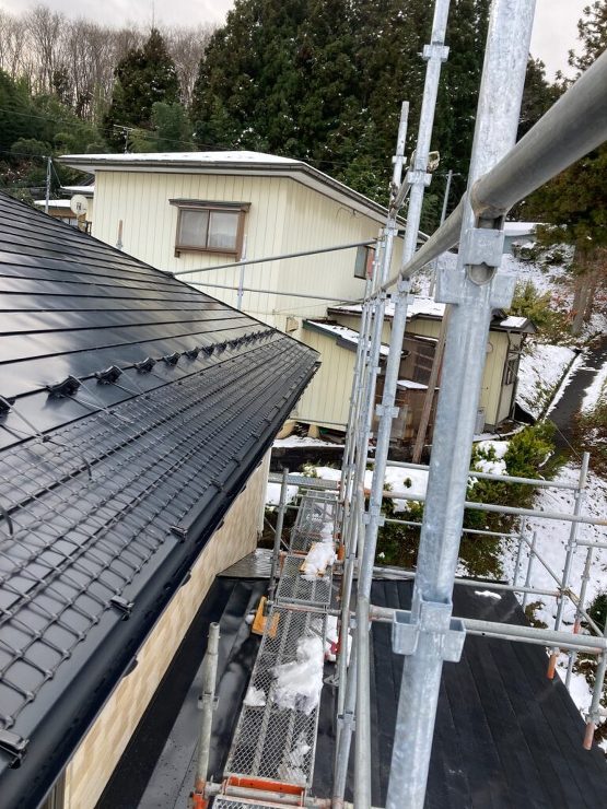 【奥州市】雪害で雨樋が壊れ、足場をかけるならば屋根・外壁塗装も一緒にやろうと思いお願いすることに決めました！