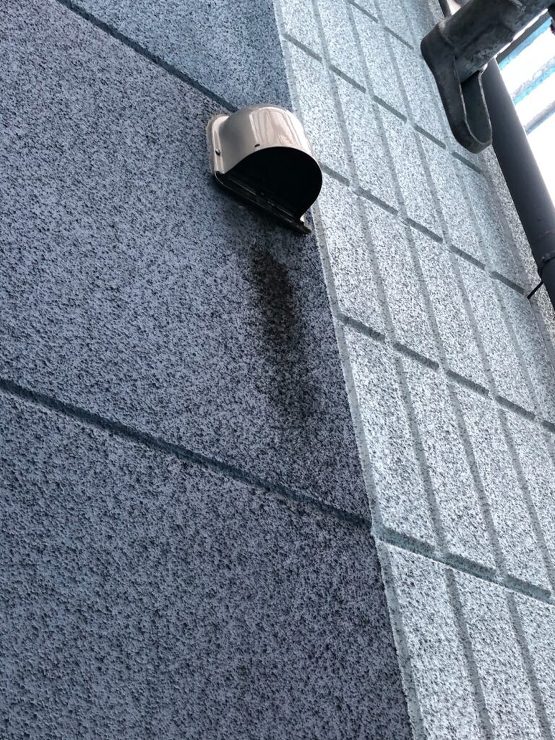 【奥州市】外壁塗装へのこだわりは、ユニバーサルホームの家に似合う濃紺色の採用でした。理想に近い完成となり感謝、感謝です。