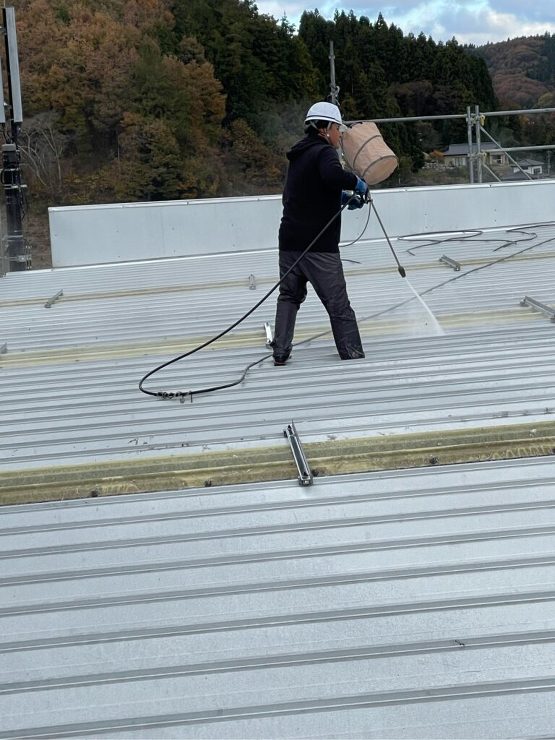 【福島県】雨漏り対策・熱中症対策にサーモバリアスカイ工法を施工しました。